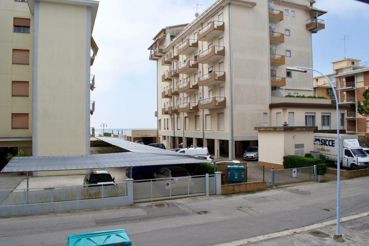 Condominio Saturno Lido di Jesolo Esterno foto